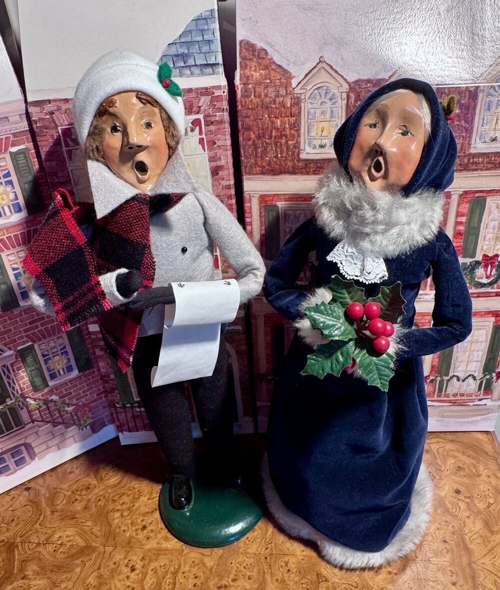 Vintage Byers Choice Carolers Christmas 1987 Man Music, 1991 Woman Holly Pair 12